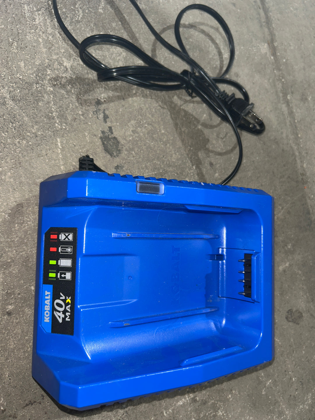 Cargador de batería Kobalt de 40 voltios (caja abierta)