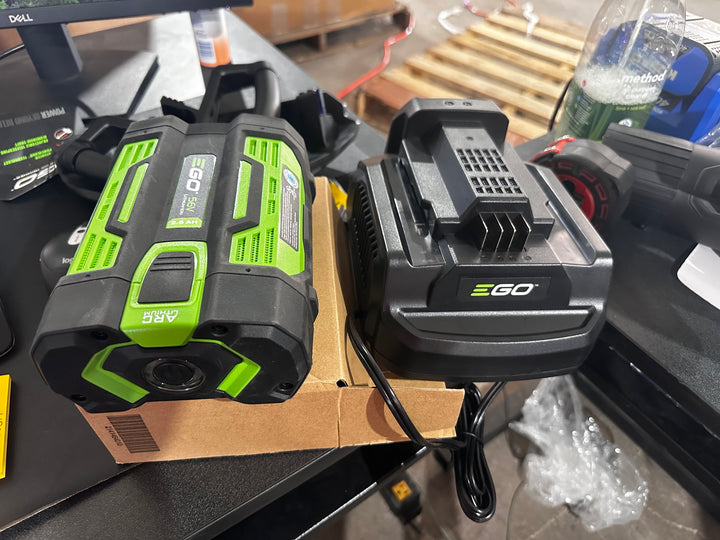 Kit combinado de recortadora de hilo y soplador de hojas inalámbrico EGO POWER+ de 56 voltios y 2,5 Ah (usado)