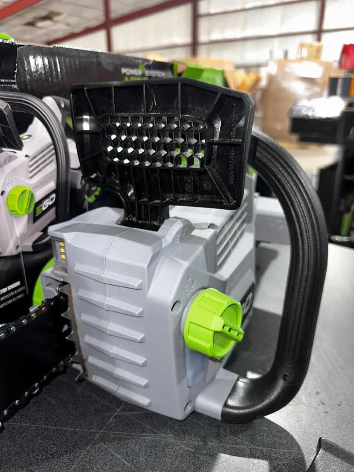 Motosierra EGO POWER+ de 56 voltios y 18 pulgadas con batería de 5 Ah (batería y cargador incluidos)