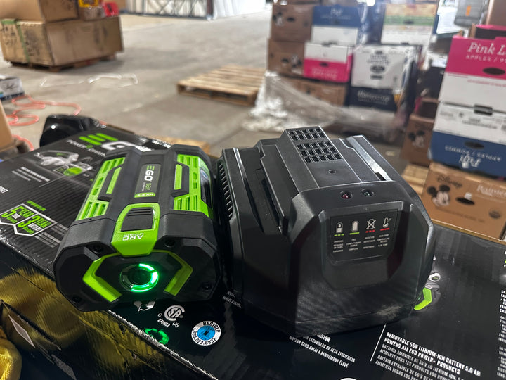 Motosierra EGO POWER+ de 56 voltios y 18 pulgadas con batería de 5 Ah (batería y cargador incluidos)