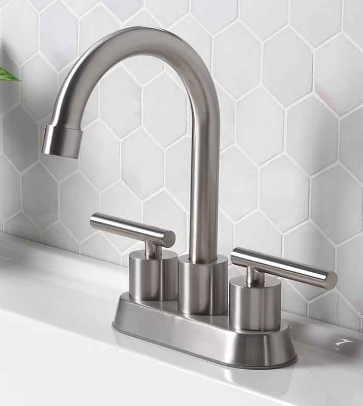 Grifo para lavabo de baño con manija residencial de arco alto WaterSense de 4 pulgadas y dos manijas, níquel cepillado, con desagüe y placa de cubierta (caja abierta)
