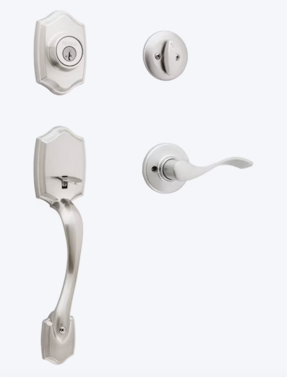 Manija de puerta de entrada con llave Kwikset Belleview, níquel satinado, con cerrojo simple, palanca Balboa y llave inteligente (caja abierta)