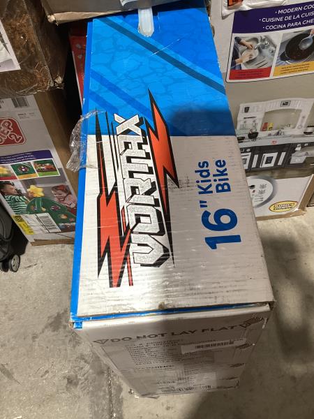 Lot # 1556 Pacific Cycle 16-Inch Vortax Boys' Bike $110