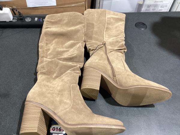 Lot # 1508 Universal Thread Boots $32.00