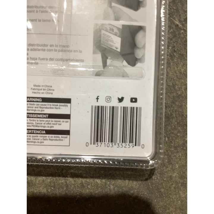 Lot # 1375 Crescent 35 Piece Hook Utility Blade Pack $7.00