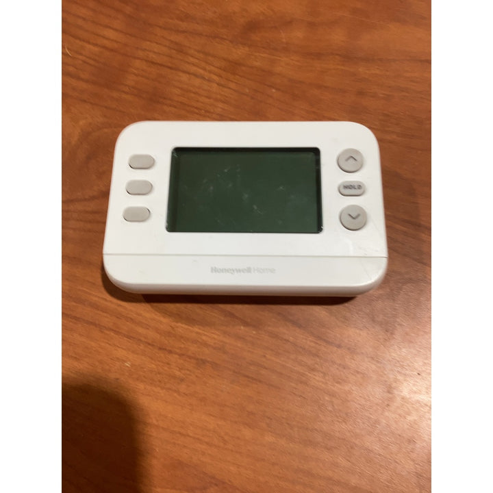 Lot # 1177 Honeywell Home X2P RTH20B Programmable Thermostat $35