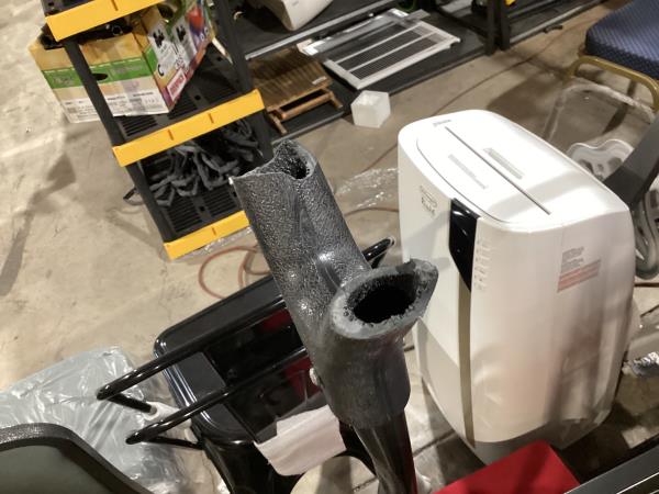 Lot # 1888 Suncast 24-in Poly Snow Shovel $27