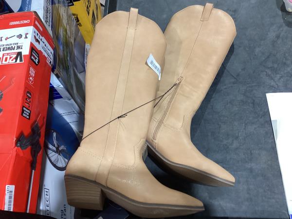 Lot # 1433 Women's Sommer Western Boots Light Brown 8 $31