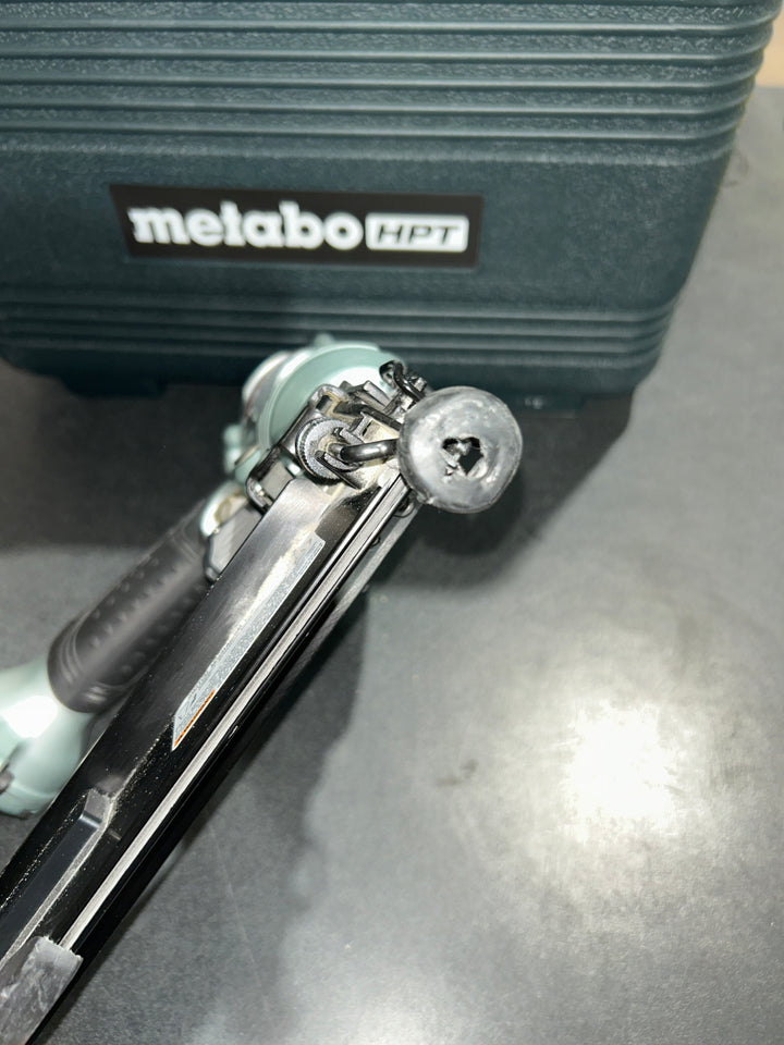 Metabo HPT 2-1/2-in 16-Gauge Pneumatic Straight Finish Nailer (USED)