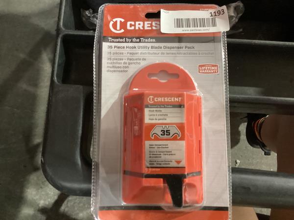Lot # 1193 Crescent Hook Utility Razor Blades 35-pk $7.99