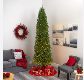 Lot # 1574 10´ slim green mountain pine christmas tree $429