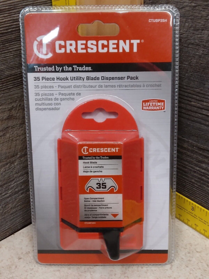 Lot # 1106 Crescent Hook Utility Blades 35-pk $7.99