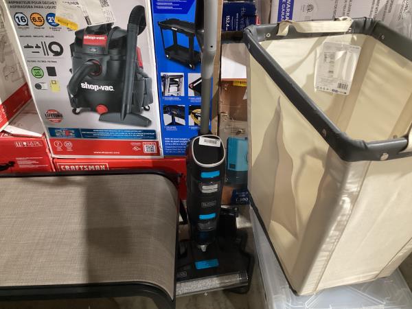 Lot # 2039 Black + Decker BXUVXA02 Vacuum Cleaner $199