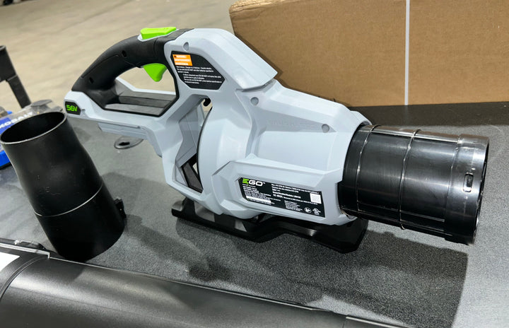 Soplador de hojas portátil a batería EGO Power+ de 56 voltios, 615 CFM y 170 MPH. Batería no incluida. Cargador no incluido (USADO) (HERRAMIENTA DESNUDA). 