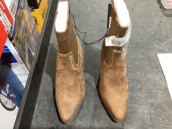 Lot # 1434 Women's Kinley Ankle Boots Cognac 7 $28