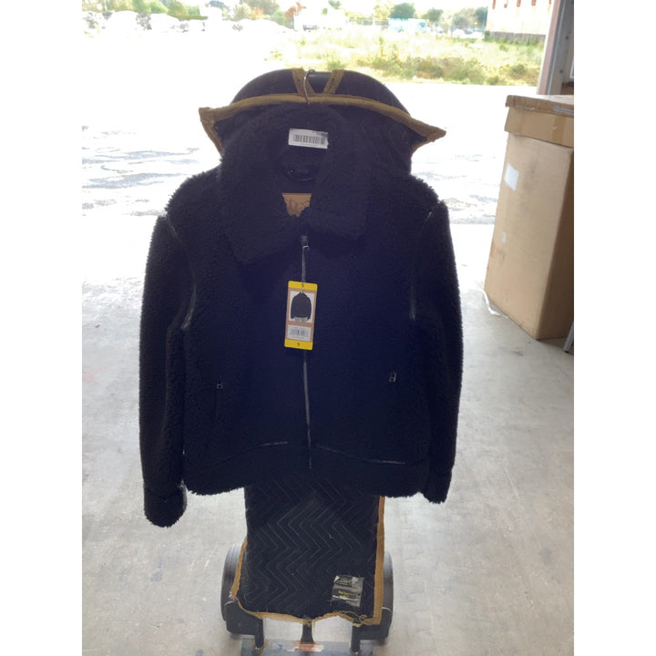 Lot # 956 Full Zip Closure Plush Pocket Liner Welt Pockets With Zip Closures