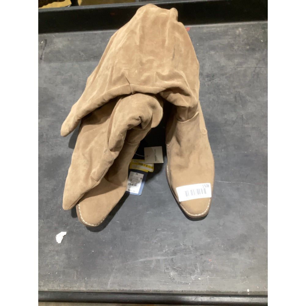 Lot # 1508 Universal Thread Boots $32.00