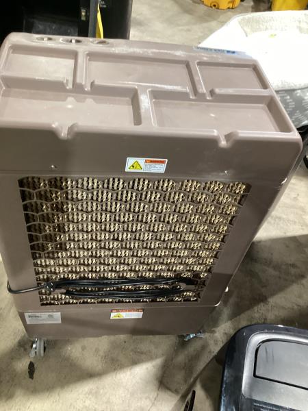 Lot # 2148 Hessaire MC37M 3,100 CFM 3-Speed Portable Evaporative Cooler