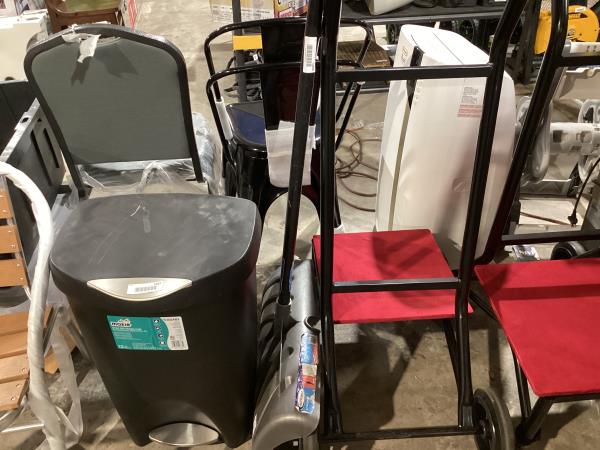 Lot # 1888 Suncast 24-in Poly Snow Shovel $27