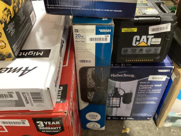 Lot # 998 Utilitech 20-in 3-speed Box Fan $25