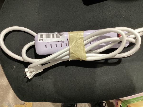 Lot # 141 Utilitech 8Ft 6-Outlet 1000 J AC Surge Protector