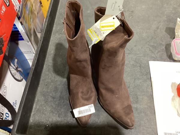 Lot # 1425 Women's Thora Dress Boots Brown 11 $28