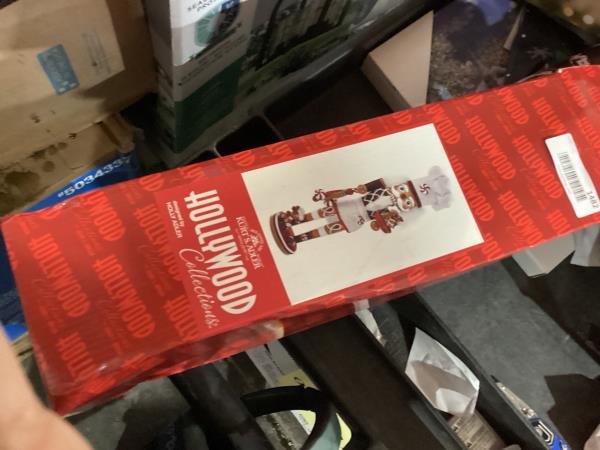 Lot # 1482 Kurt Adler 15.5-Inch Hollywood™ Gingerbread Chef Nutcracker