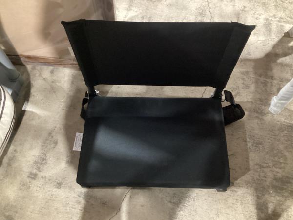 Lot # 2126 STADIUM SEAT POUCH BLACK - Total Qty: 1