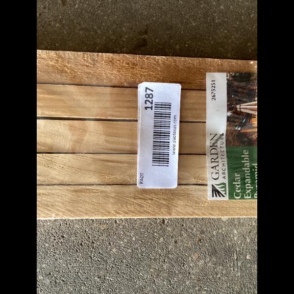 Lot # 1287 GARDEN ARCHITECTURE Expandable Pyramid Trellis $20