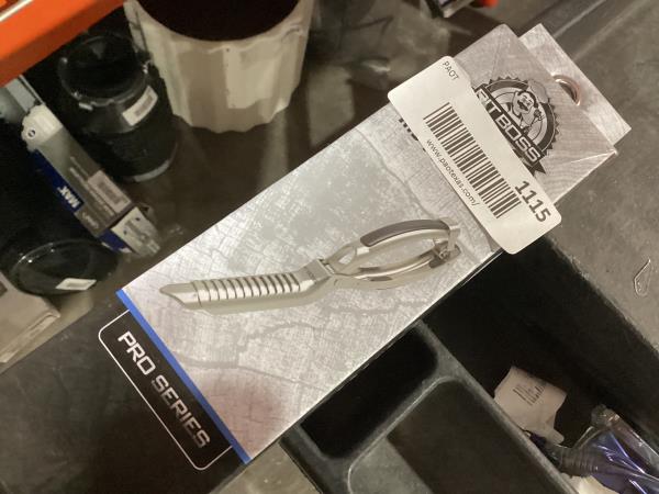 Lot # 1115 Pit Boss Rib Membrane Remover $15.98