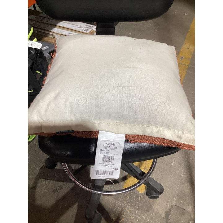 Lot # 1039 Origin2L EQ01S11A-9C8 Outdoor Decor $20.00