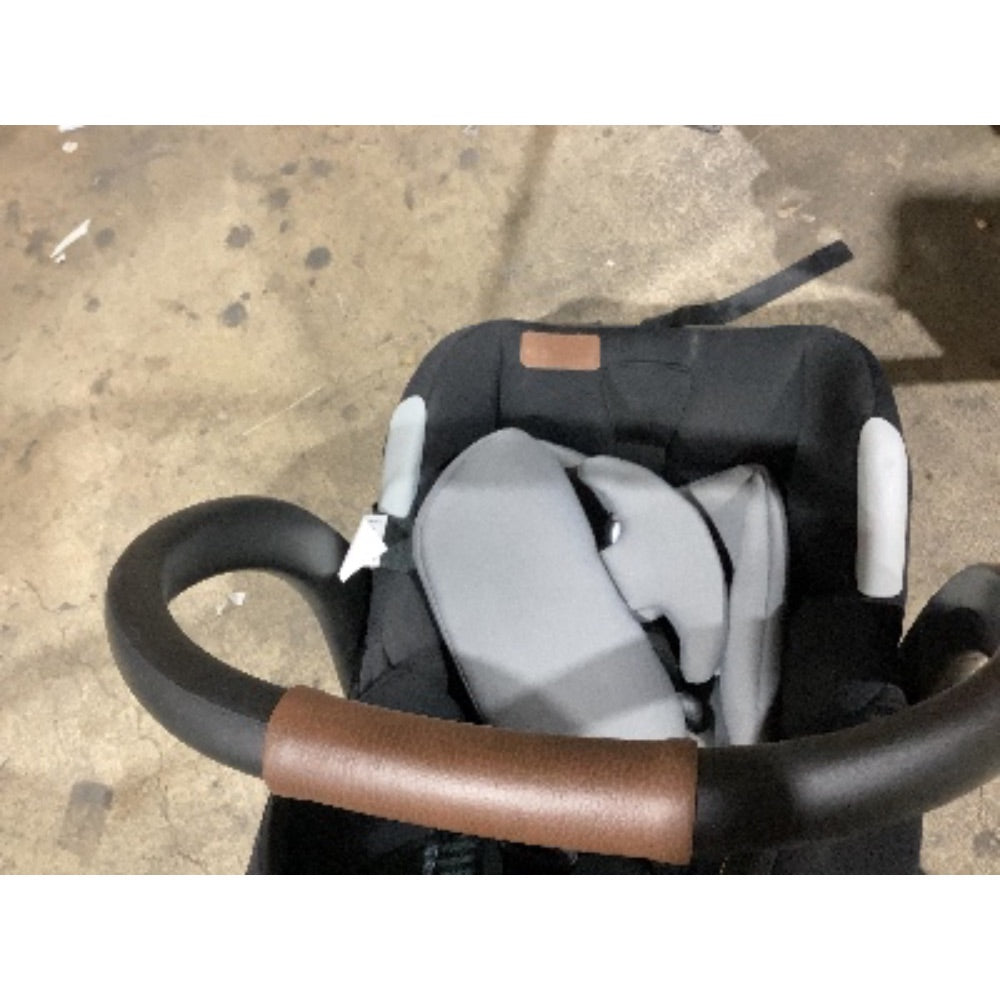 Lot # 632 Maxi-Cosi Infant Car Seat $180