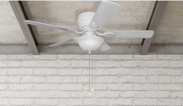 Lot # 850 Harbor Breeze 44-in Ceiling Fan with Light $80