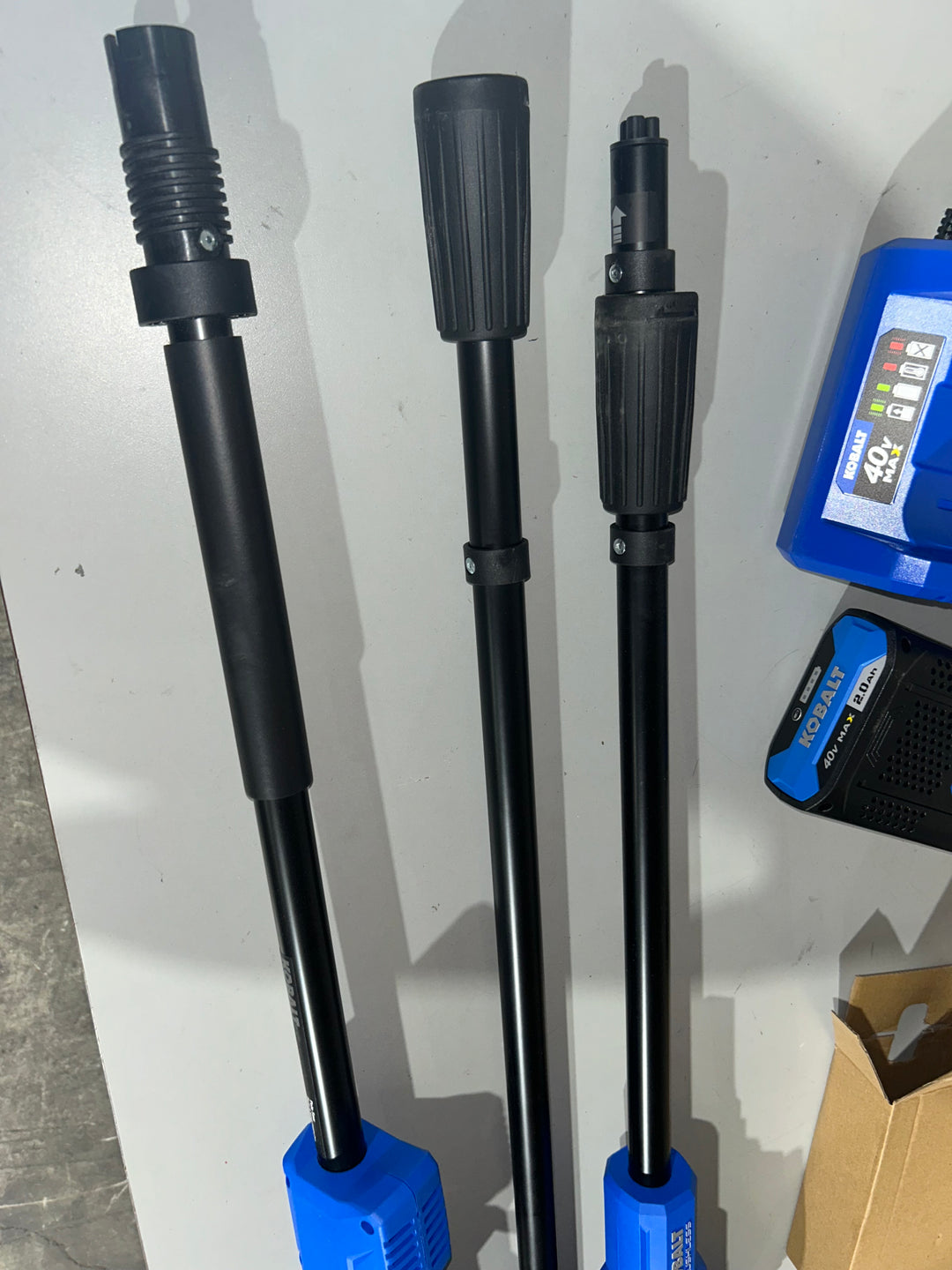 Motosierra de pértiga a batería Kobalt Gen4 de 40 voltios y 10 pulgadas y 2 Ah (batería y cargador incluidos)