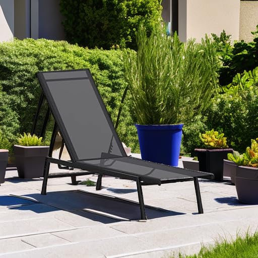 Lot # 2121 Flash Furniture Lounge Chair $124.94