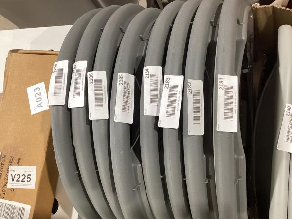 Lot # 2185 Flash Furniture HERCULES Series 650 lb. Capacity Charcoal Plastic Fan Back Folding Chair