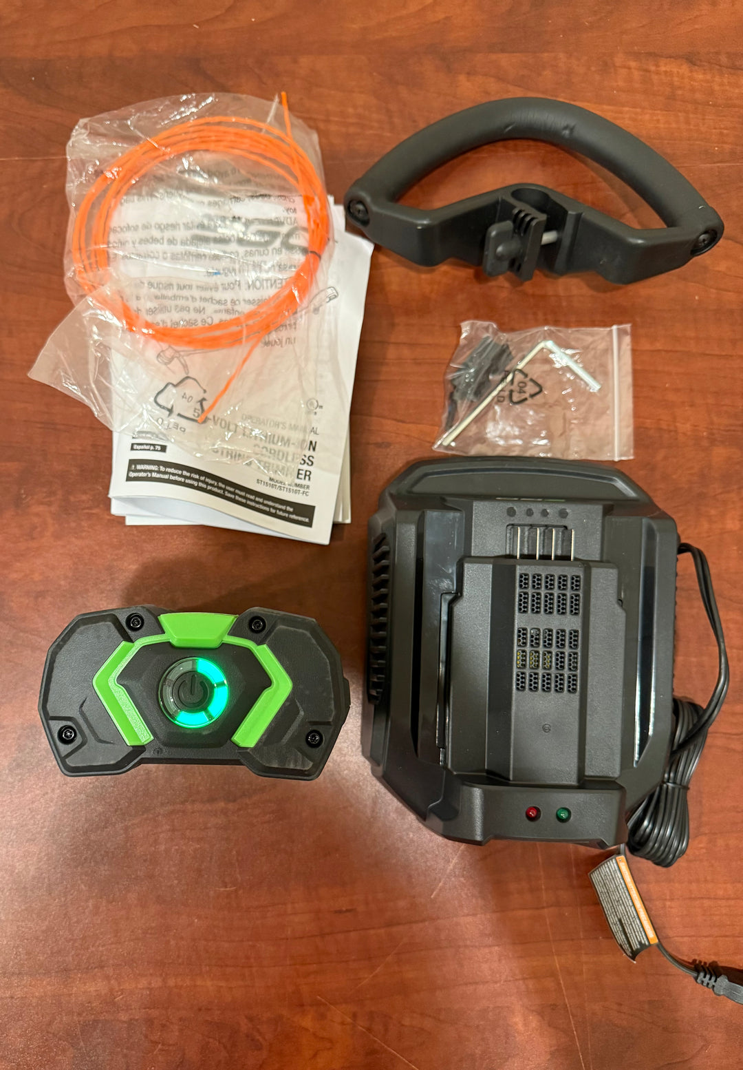 Kit combinado de recortadora de hilo y soplador de hojas inalámbrico EGO POWER+ de 56 voltios y 2,5 Ah (usado)