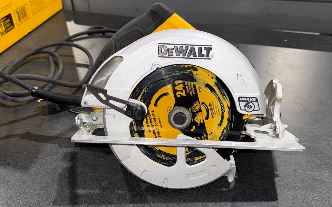 DEWALT 7-1/4-in Lightweight Circular Saw with Electric Brake Used