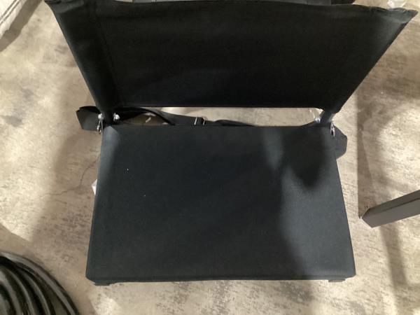 Lot # 2127 STADIUM SEAT POUCH BLACK - Total Qty: 1