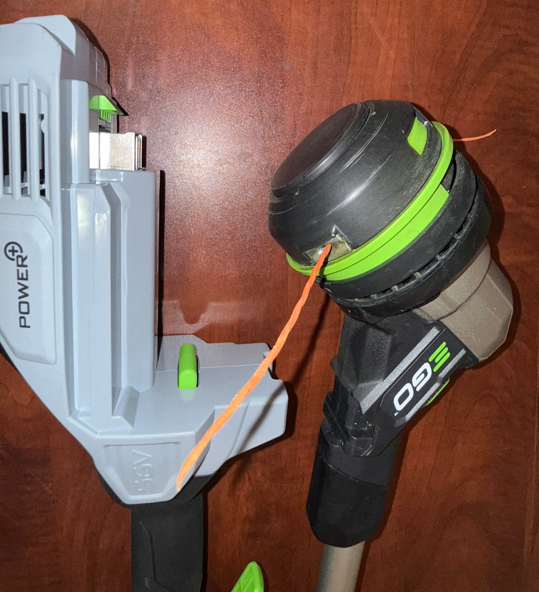 Kit combinado de recortadora de hilo y soplador de hojas inalámbrico EGO POWER+ de 56 voltios y 2,5 Ah (usado)