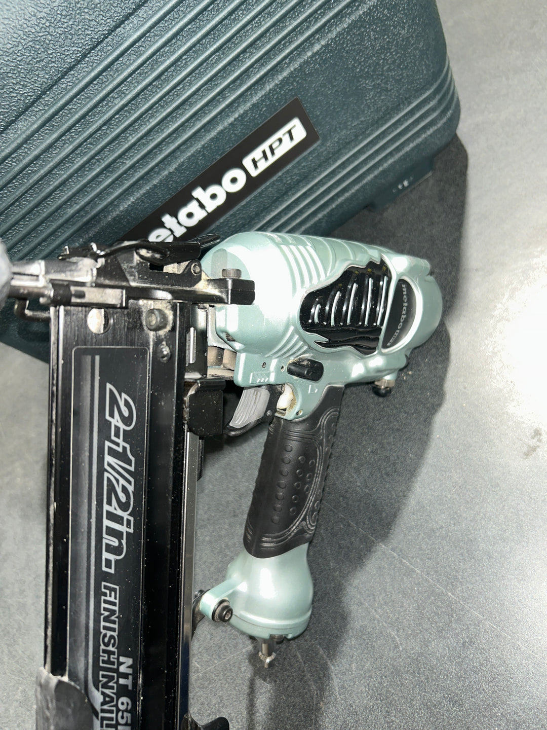 Metabo HPT 2-1/2-in 16-Gauge Pneumatic Straight Finish Nailer (USED)