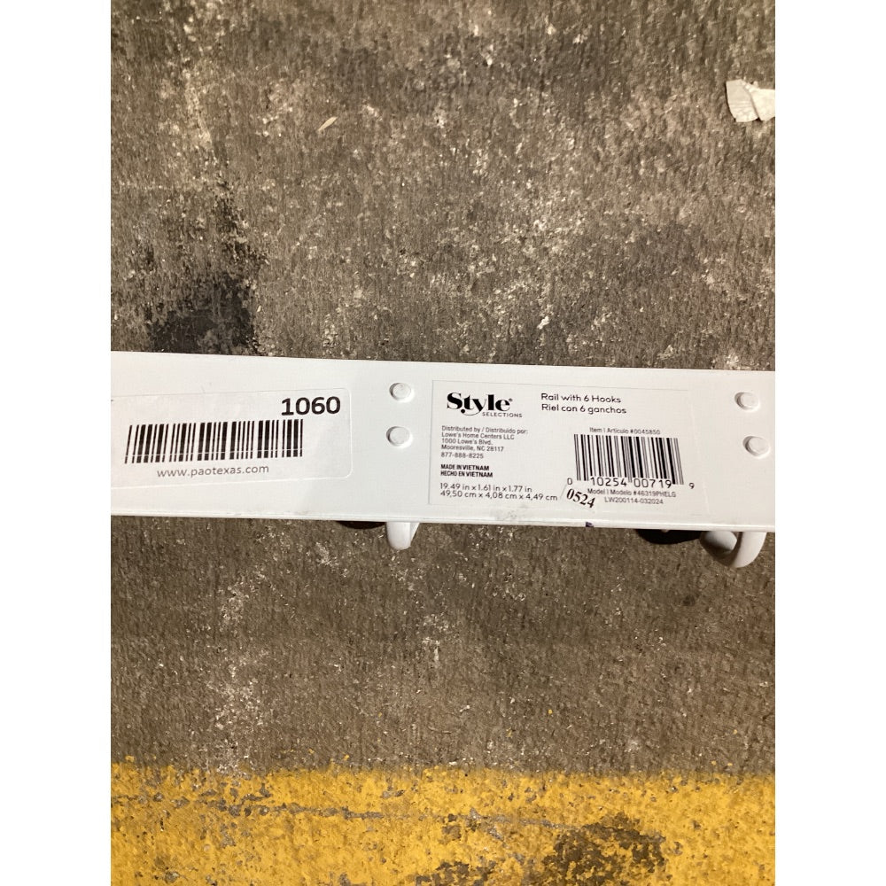 Lot # 1060 Style Selections White 6-Hook Rail Mdl 1060 $8.98
