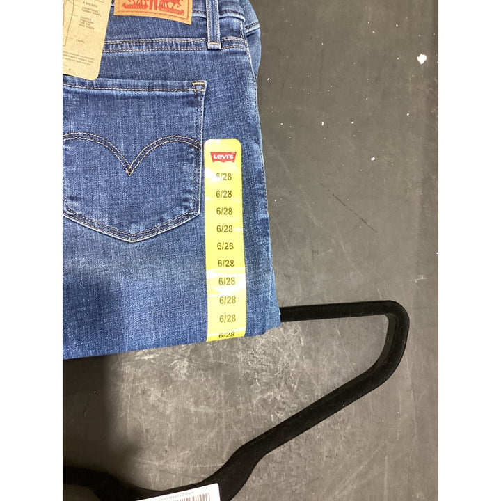 Lot # 978 Levis Jeans Size 628 $35