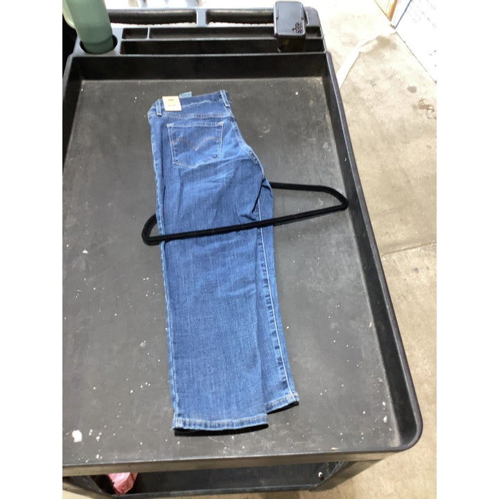 Lot # 978 Levis Jeans Size 628 $35