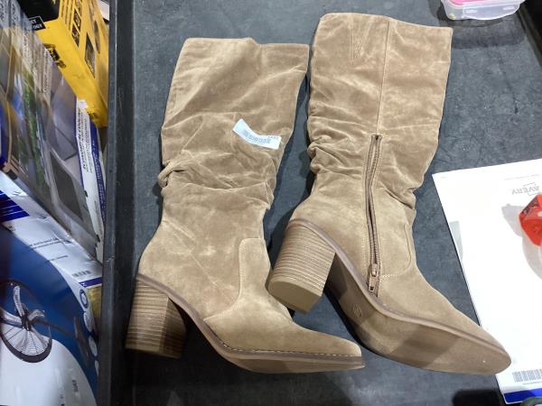 Lot # 1432 Women's Harlan Dress Boots - Universal Thread™ Taupe 10