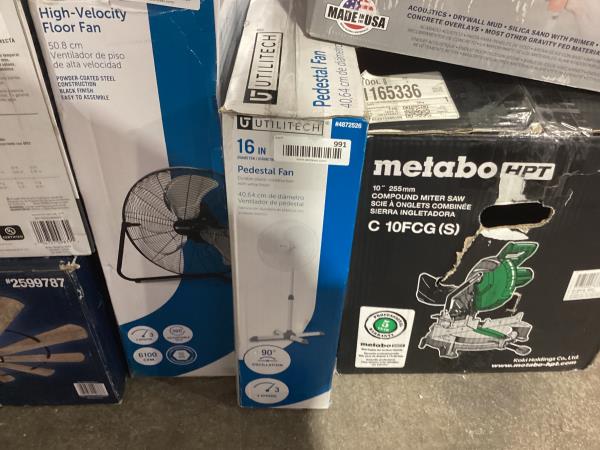 Lot # 991 Utilitech 16-in White Oscillating Pedestal Fan $33