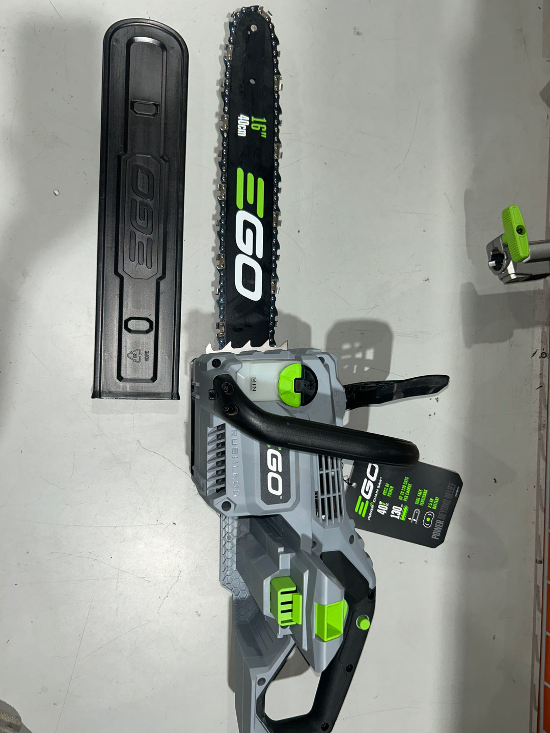 Motosierra EGO de 56 voltios, 16 pulgadas, batería de 2,5 Ah (batería y cargador incluidos) (usada)