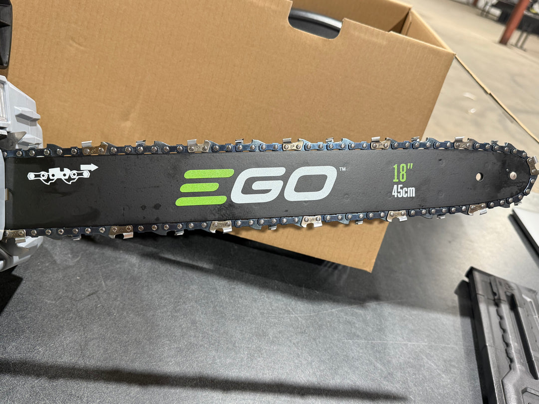 Motosierra EGO POWER+ de 56 voltios y 18 pulgadas con batería de 5 Ah (batería y cargador incluidos)