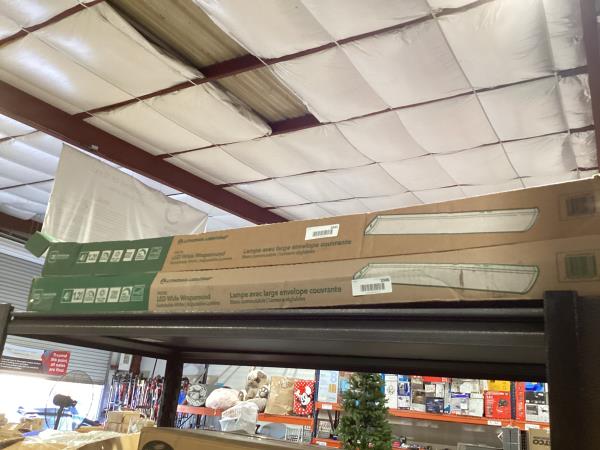 Lot # 2046 Lithonia Lighting 4Ft. Lumens Integrated LED $184