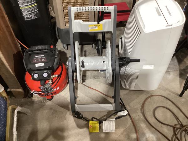 Lot # 1971 Suncast 175 ft. Hosemobile Hose Reel Cart $60